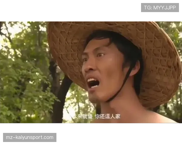 刷到邹市明最新街拍，随便一站就是明星阵仗，旁边的人和车把我看傻了