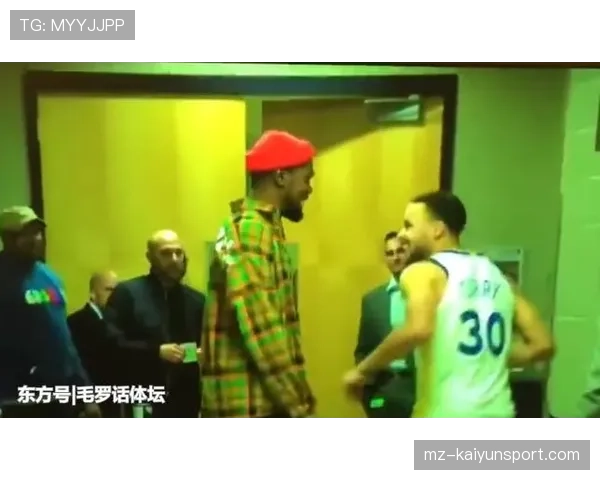 小区碰到邢傲伟，穿拖鞋走进会所，门童那副恭敬样像在迎接大佬